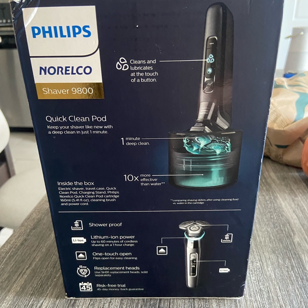 Philips Norelco Electric shaver 9800